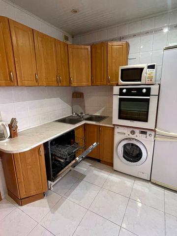 Срібнокільська вул., 14