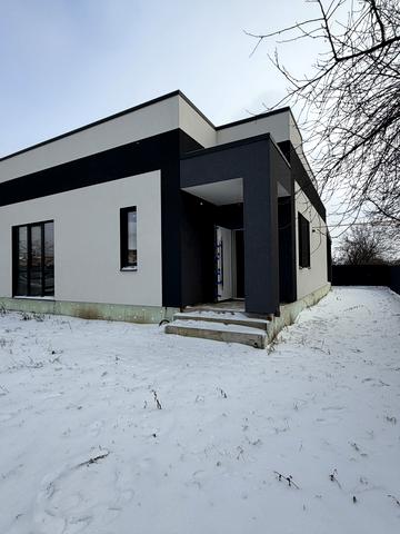 Володимира Івасюка вул., 5