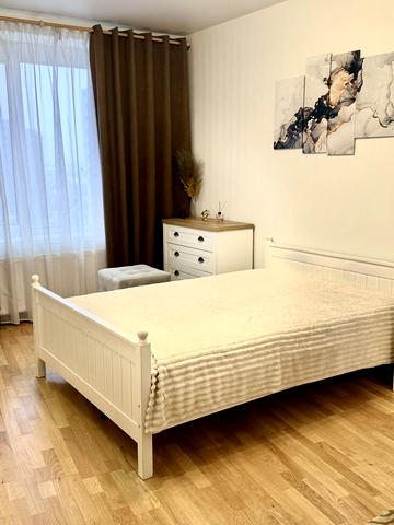 Героїв Небесної Сотні просп., 16/2