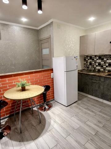 Літературна вул., 10