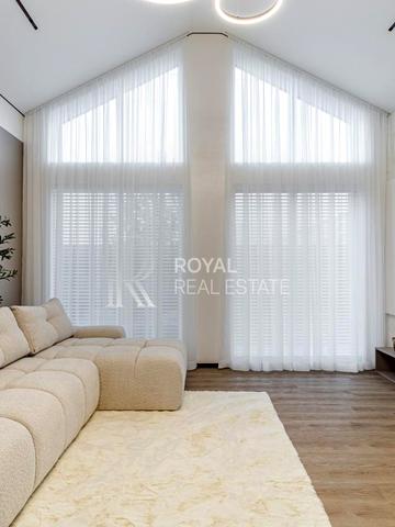 Грушевського вул., 7