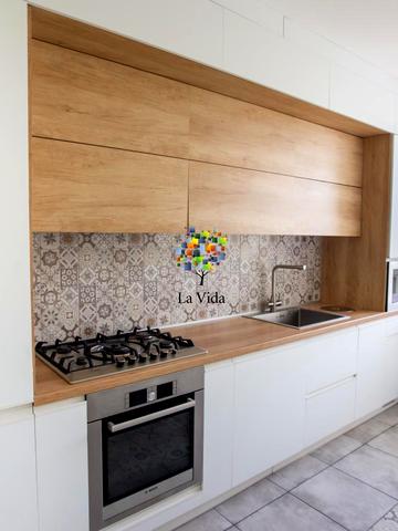 Європейська вул., 8