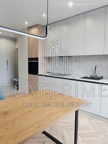 Салютна вул., 2к18