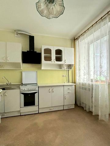 Юності вул., 3