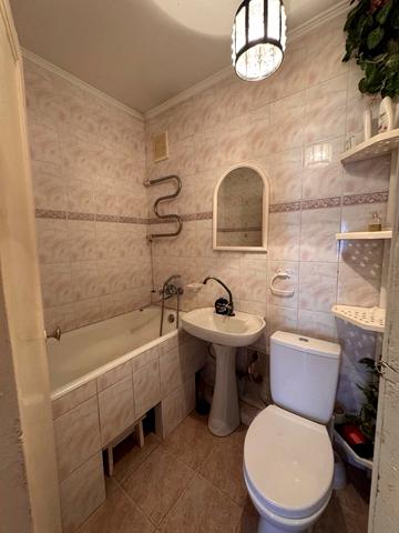 Волочиська вул., 3