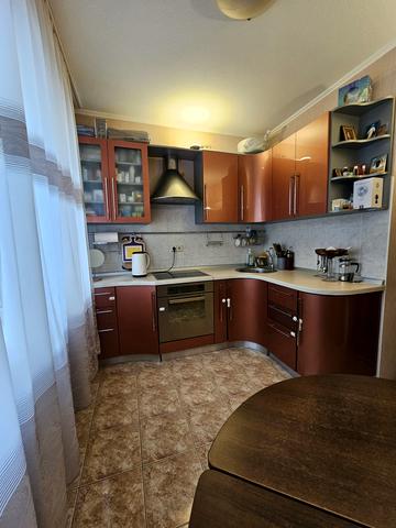 Печенізька вул., 8