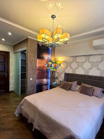 Дмитрівська вул., 2