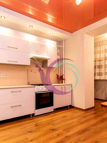 Хотинська вул., 12