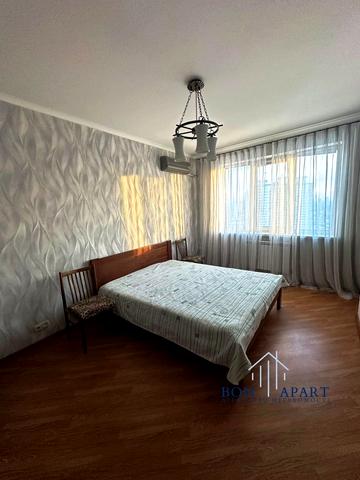 Юрія Шумського вул., 1