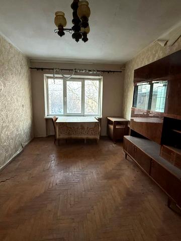 Станційна вул., 36