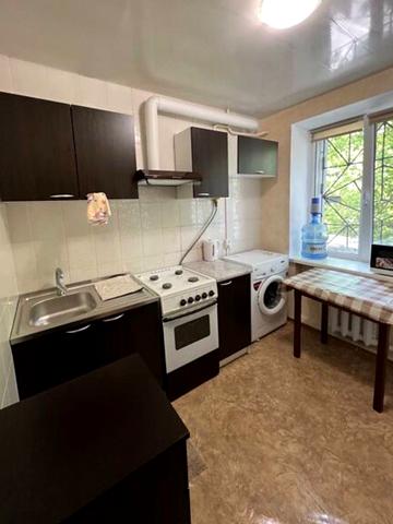 Космонавтів вул., 3