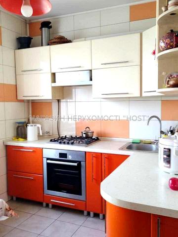 Лопанська вул., 31