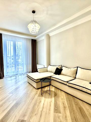 Вячеслава Липинського вул. (), 28