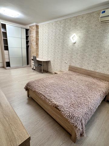 Драгоманова вул., 40-Ж