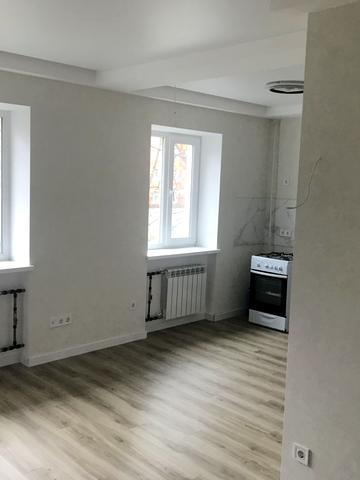 Космонавтів вул., 11