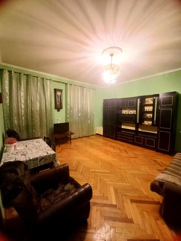 Залізнична вул., 2