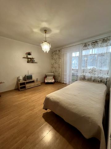 Лазурна вул., 14