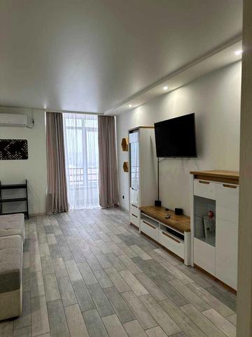 Леоніда Перфецького вул., 2а