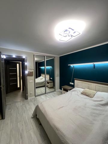 Івана Миколайчука вул., 17Б