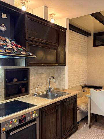 Валерія Лобановського просп. (Червонозоряний), 4-В