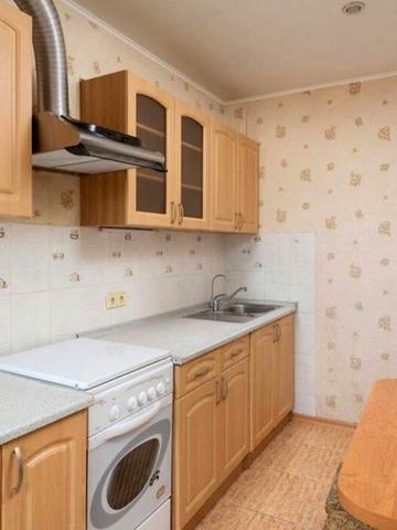 Саксаганського вул., 45