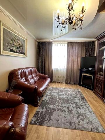 Станційна вул., 16