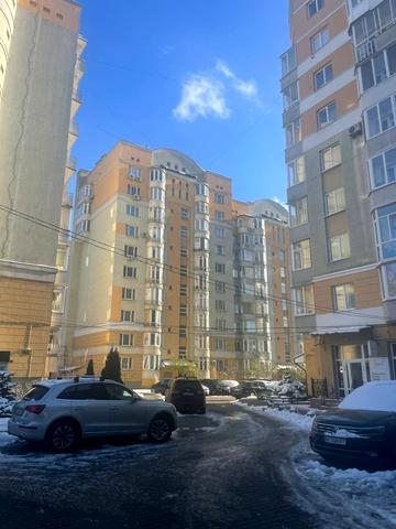 Генерала Миколи Юнаківа вул., 9