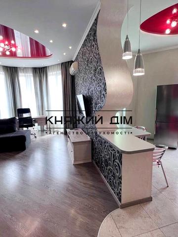 Вінстона Черчилля вул. (Червоноткацька), 43