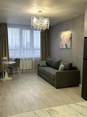 Володимира Навроцького вул., 35