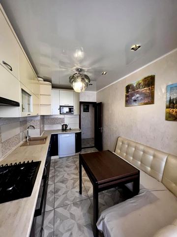 Академіка Корольова вул., 75/1