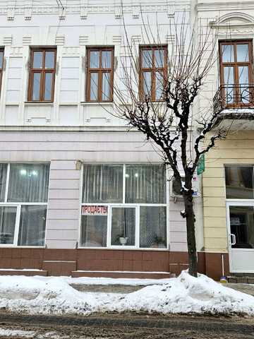 Театральна вул., 13
