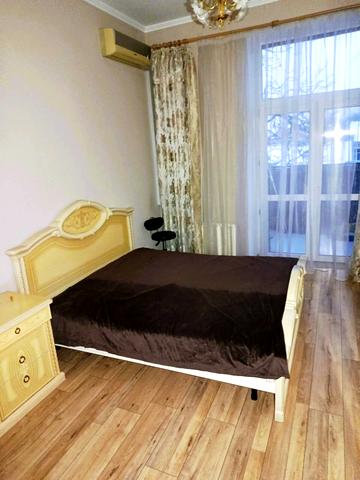 Івана Франка вул., 9