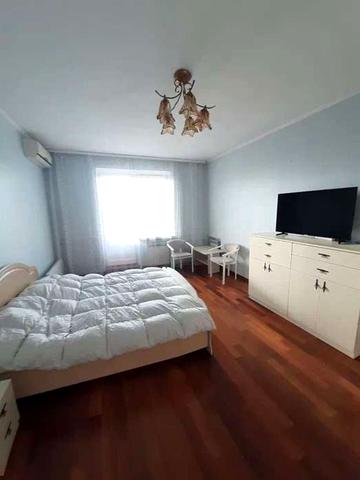 Васильківська вул., 18