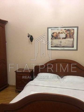 Богдана Хмельницького вул., 10