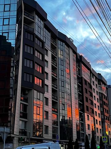 Володимира Великого вул., (Будинок 8)