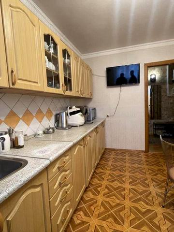 Романа Шухевича просп. (Генерала Ватутіна), 24