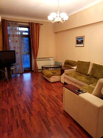 Назарівська вул. (Вєтрова), 13