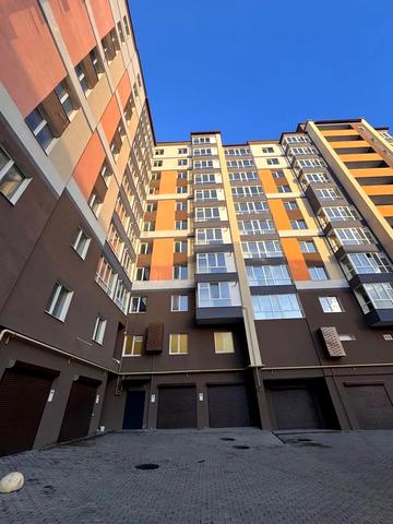 Степана Бандери вул., (Будинок 7)