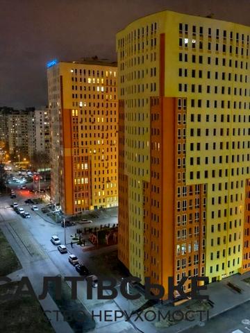 Гвардійців-Широнінців вул., 70