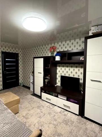 Космонавтів вул., 15