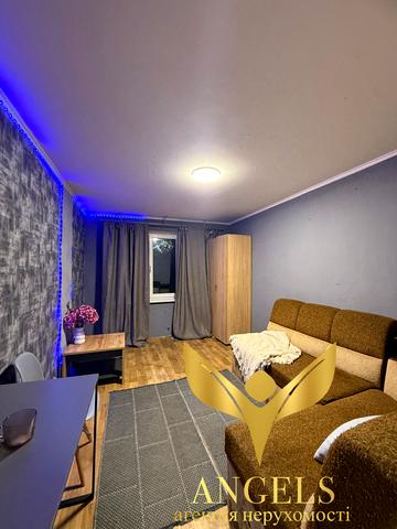 Університетський просп., 21