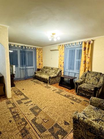 Степана Бандери вул. (Костенка), 5