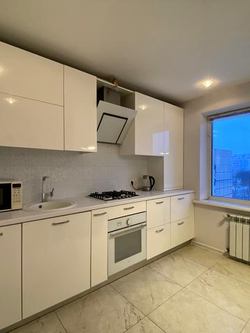 Героїв просп., 32