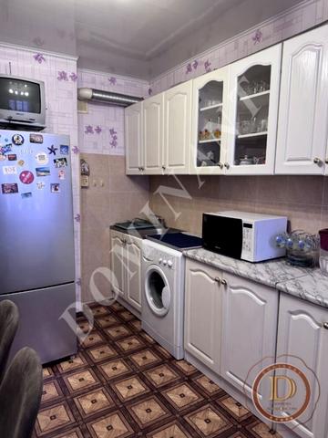 Лахтинська вул., 6