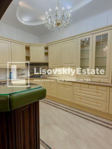 Академіка Богомольця вул., 5