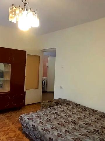 Академіка Корольова вул., 85