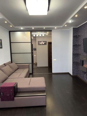 Валерія Лобановського просп. (Червонозоряний), 4-Г