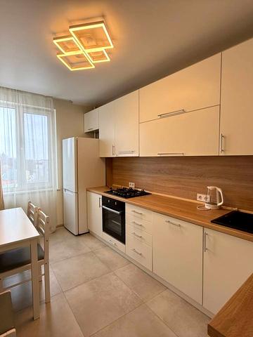 Леоніда Перфецького вул., 2