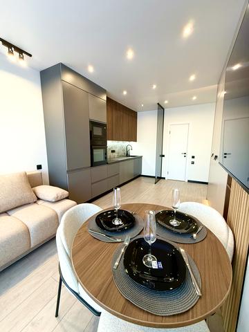 Причальна вул., 12