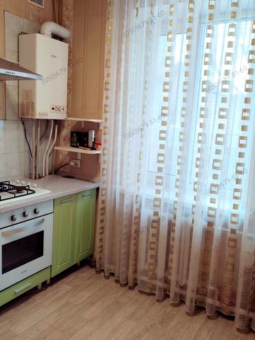 Юрія Кондратюка вул. (Комунарівська), 74